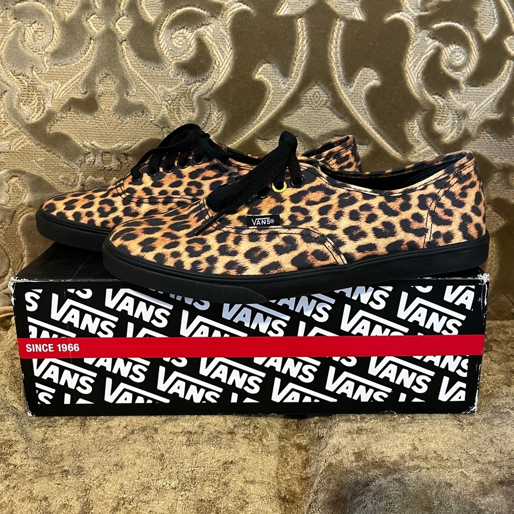 Vans Authentic Lo Pro, LEOPARD PRINT-Men’s 6.5; Women’s 8-NEVER WORN!